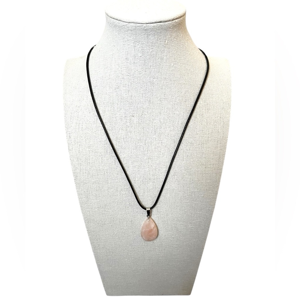 NEW Tear Drop Stone 18 in. Necklace #13